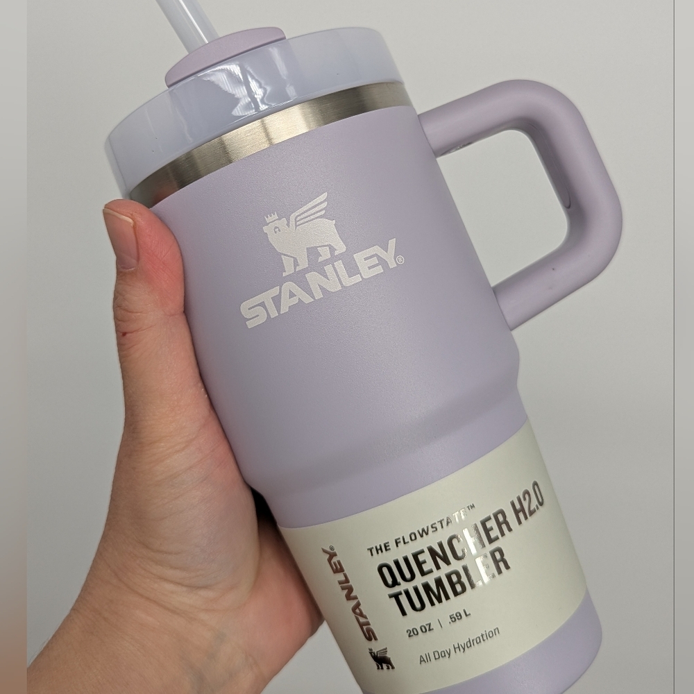 NEW STANLEY Water cup The Quencher H2.O Tumbler 20 oz Purple Dust 2026 Color